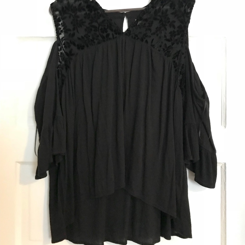 Swift black blouse!!